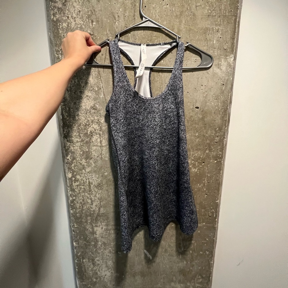 Lululemon tank size 4
